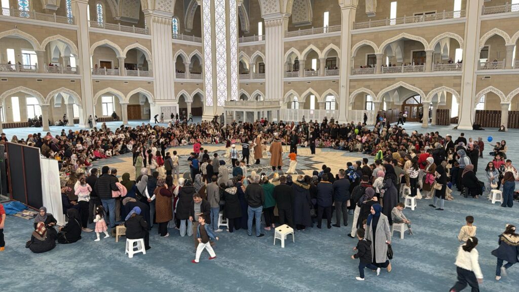 Şahinbey Millet Camii’nde Hafta Sonu Çocuklara Ayrıldı