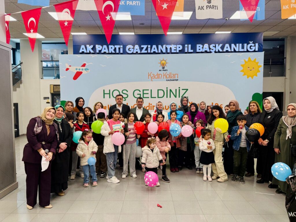 AK Parti Gaziantep’ten Çocuklara Bayramlık Sürprizi