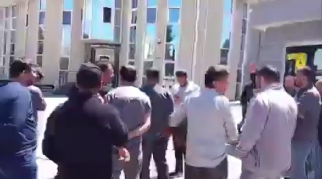 Flament Tekstil İşçileri Fabrika Önünde Eylem Başlattı: “Haklarımızı İstiyoruz”