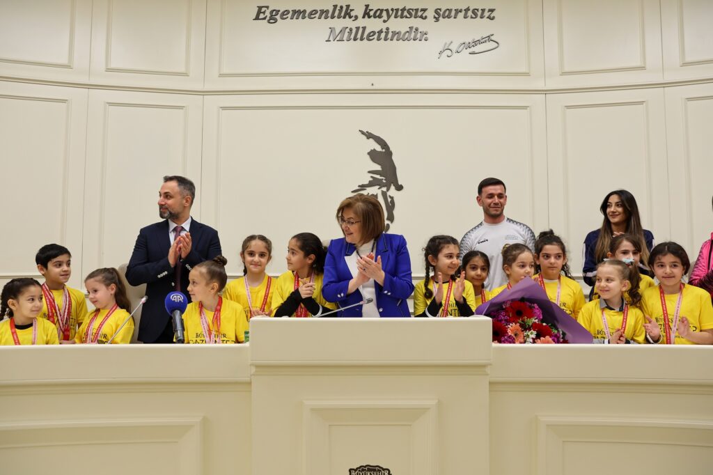 Gaziantep’in şampiyon sporcuları Fatma Şahin’le bir araya geldi
