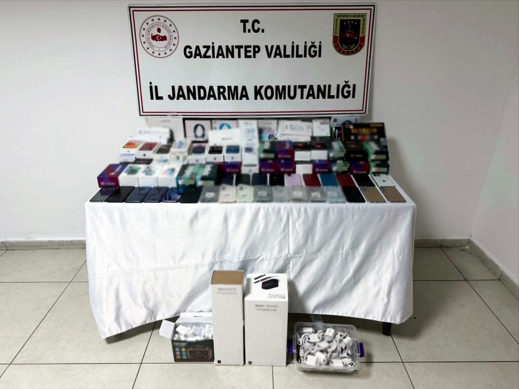 Gaziantep’te Büyük Baskın! İş Yerinden Servet Değerinde Kaçak Ürün Çıktı
