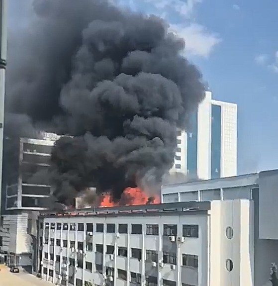 Gaziantep’te İş Merkezinde Yangın! Çok Sayıda Ekip Sevk Edildi