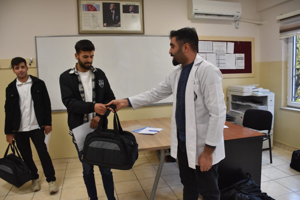 Şahinbey Belediyesi’nden 101 Bin Mehmetçiğe Asker Çantası Desteği